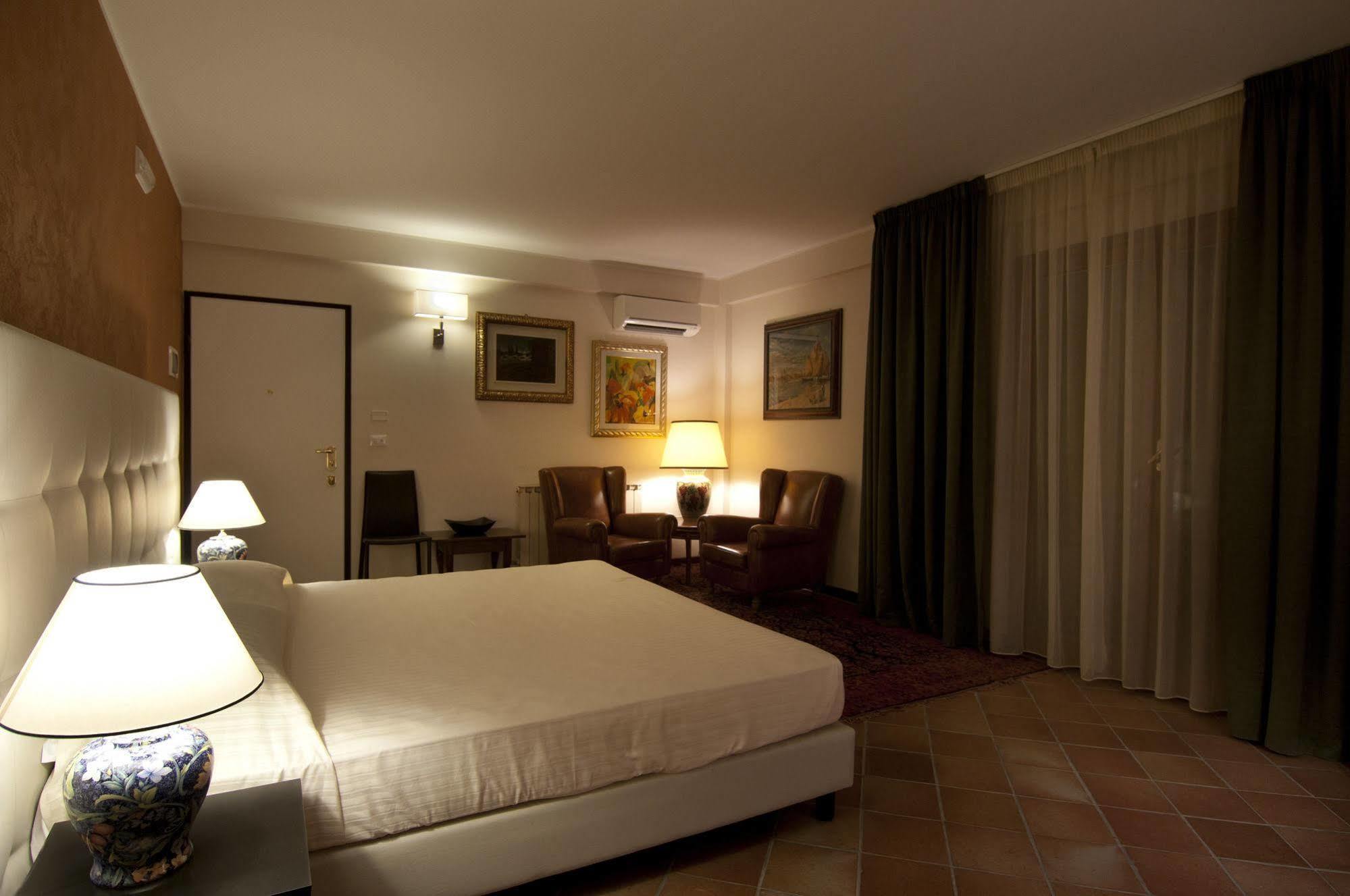 Queen Hotel San Giovanni Teatino Kültér fotó
